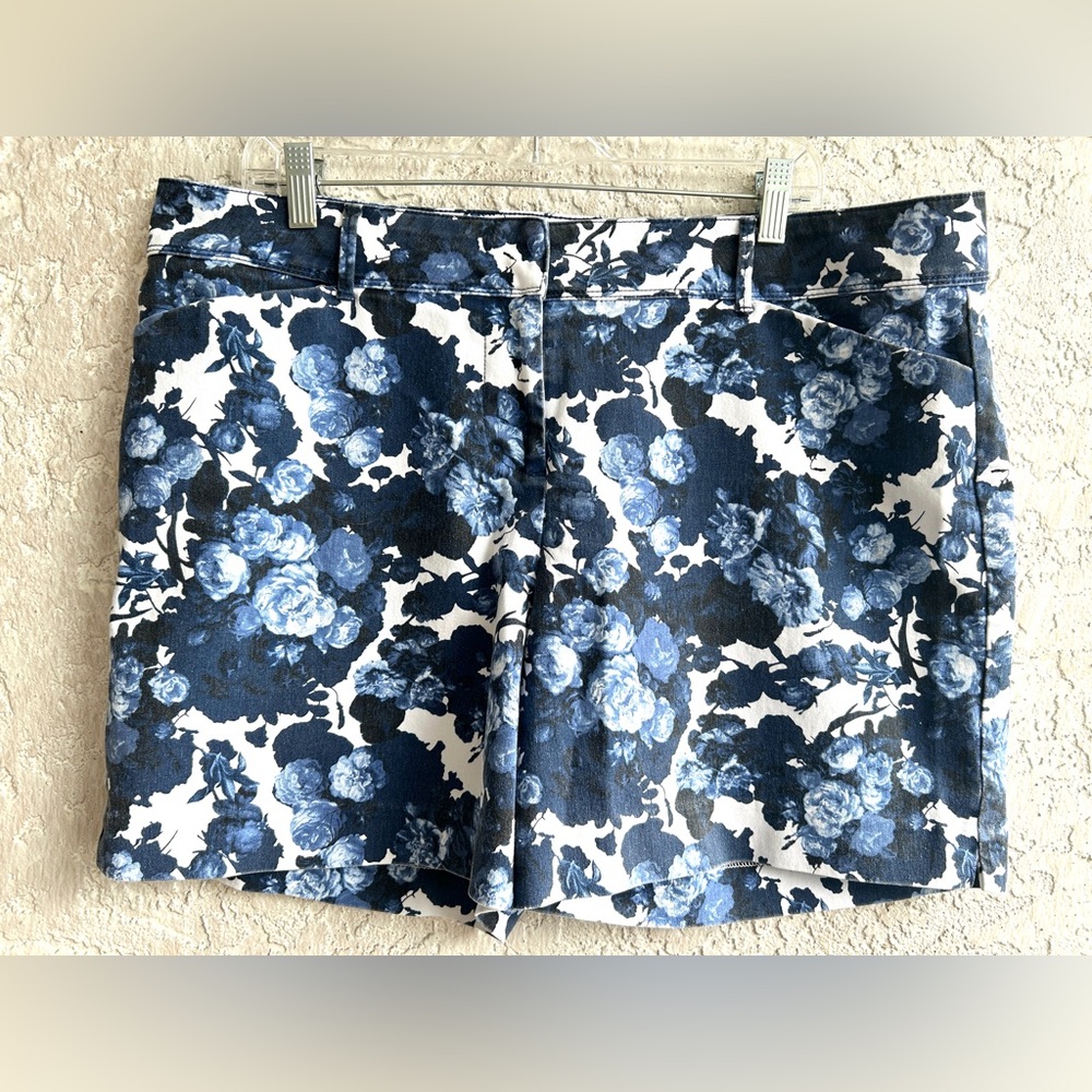 The Limited Women’s Blue Floral Midi Shorts With Front & Back Pockets Size 16